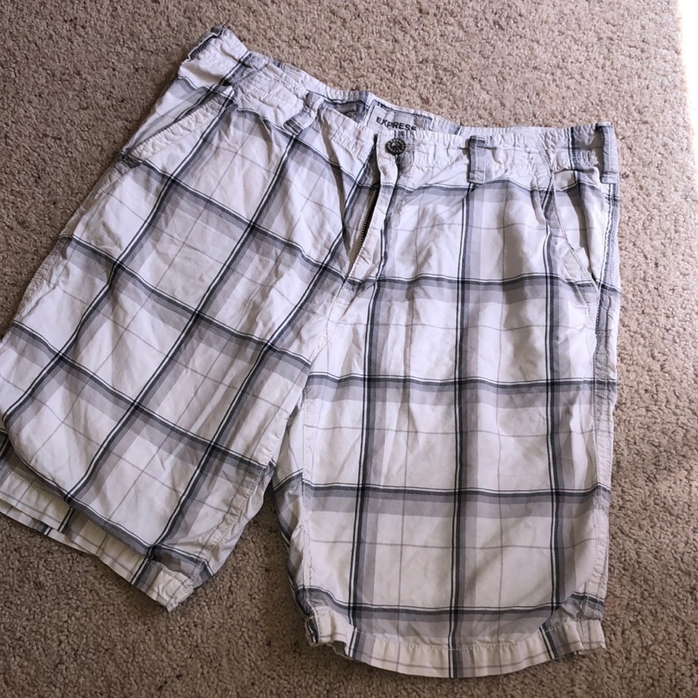 12 Men’s Express Shorts white gray 34